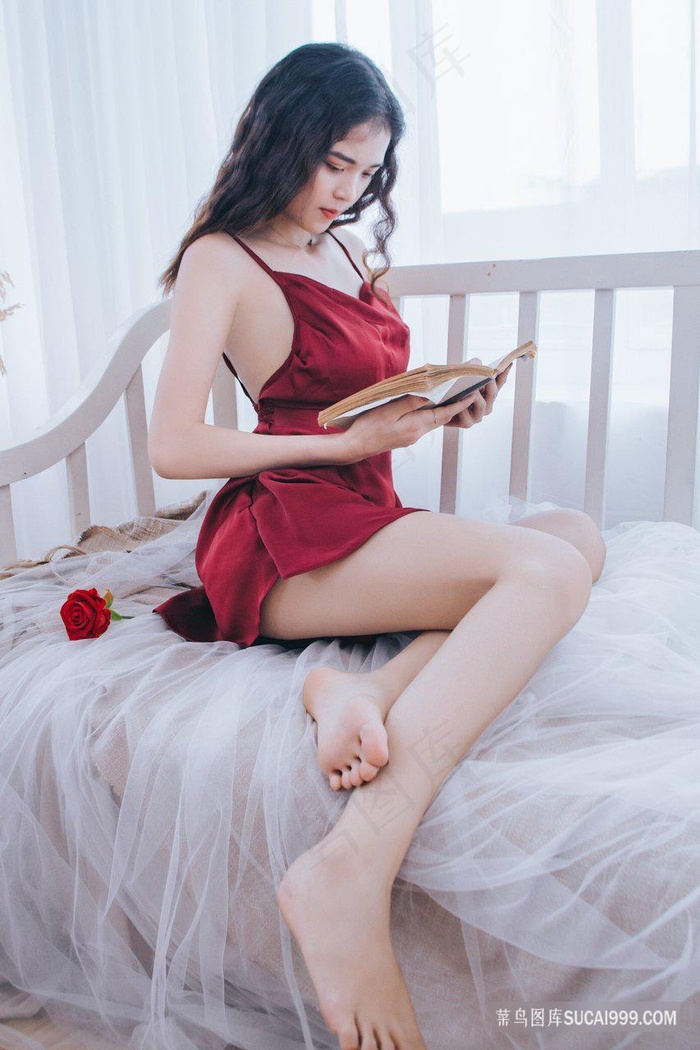 15岁男学生召6名朋友痛扁女友